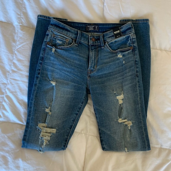 A&F Mid Rise Super Skinny Jeans - Picture 2 of 6